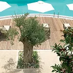 מלון Renaissance 4*