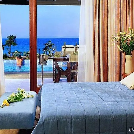 Renaissance Hotel 4*