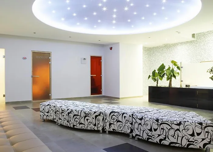 Renaissance Hotel 4*