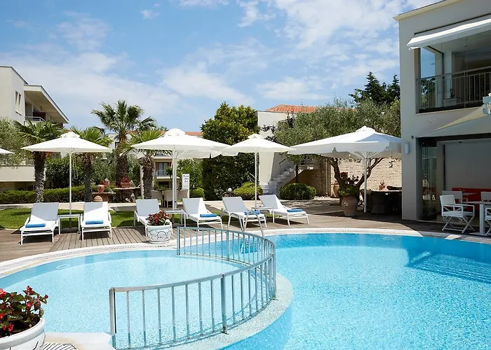 Renaissance Hotel 4*