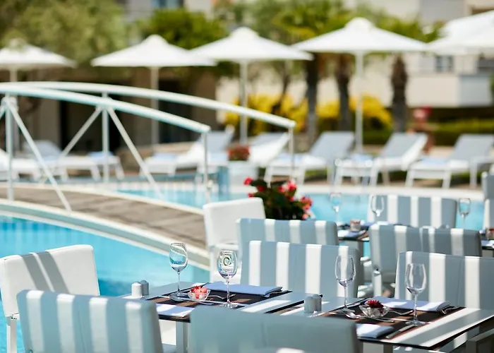 Renaissance Hotel 4*