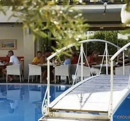 Renaissance Hotel 4*