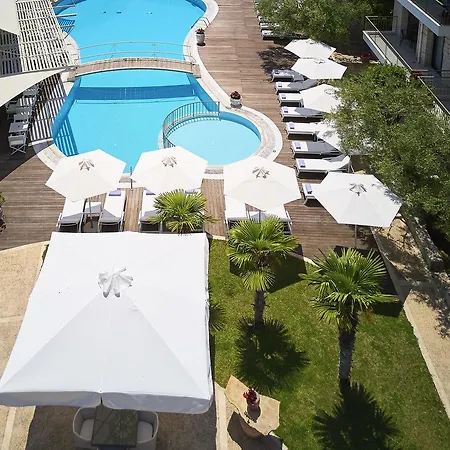 Отель Renaissance 4*