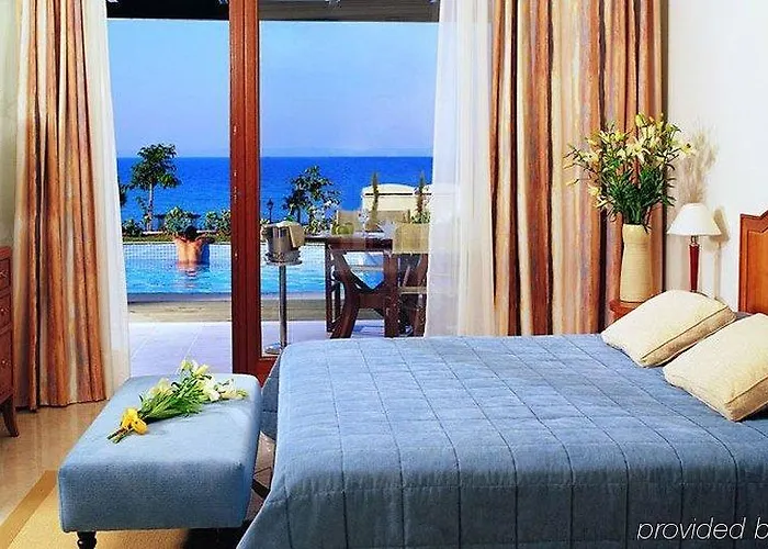 Renaissance Hotel 4*