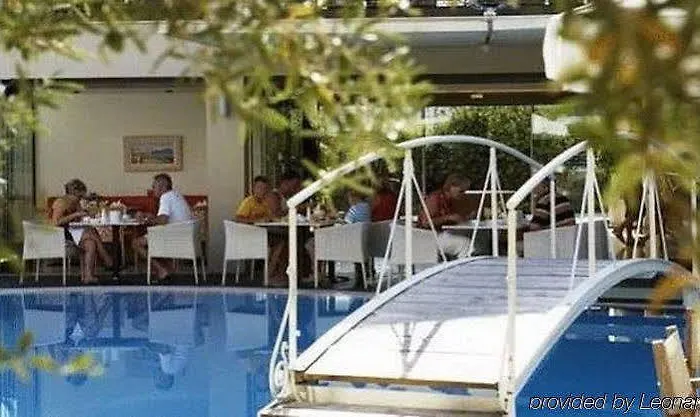 Renaissance Hotel 4*