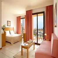 Renaissance Hotel 4*